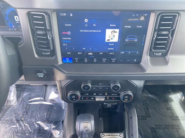 2026 Oxford White Ford Bronco Badlands 4X4 Convertible