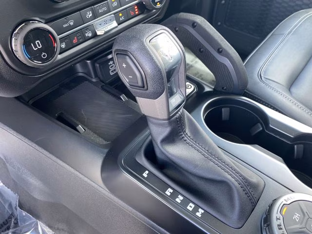 2026 Oxford White Ford Bronco Badlands 4X4 Convertible