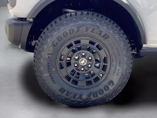 2026 Oxford White Ford Bronco Badlands 4X4 Convertible