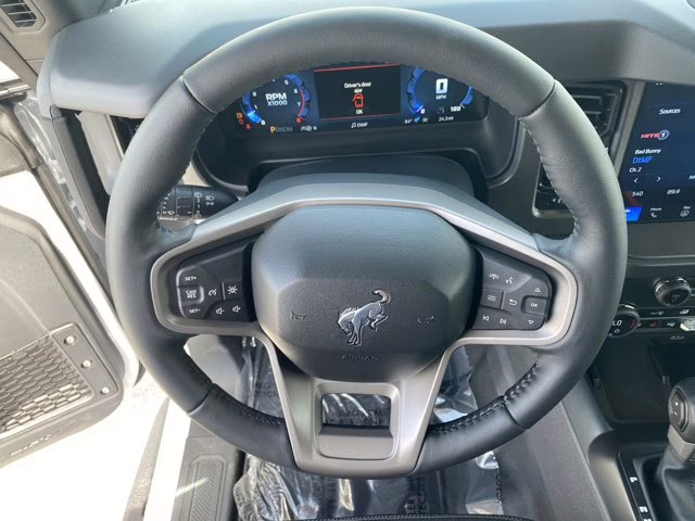 2026 Oxford White Ford Bronco Badlands 4X4 Convertible