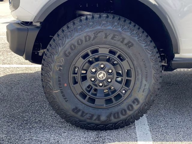 2026 Oxford White Ford Bronco Badlands 4X4 Convertible
