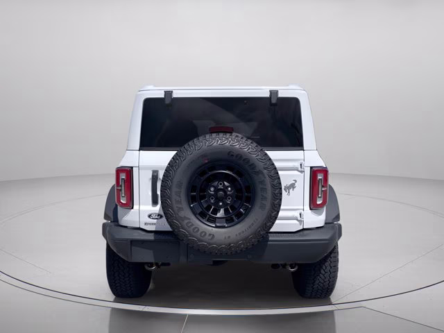 2026 Oxford White Ford Bronco Badlands 4X4 Convertible