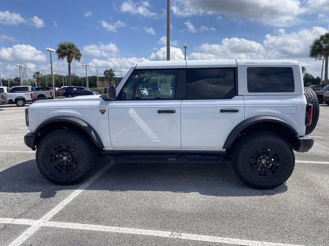 2026 Oxford White Ford Bronco Badlands 4X4 Convertible