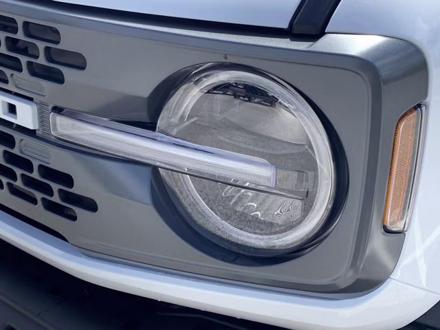 2026 Oxford White Ford Bronco Badlands 4X4 Convertible