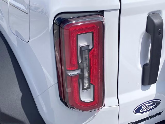 2026 Oxford White Ford Bronco Badlands 4X4 Convertible