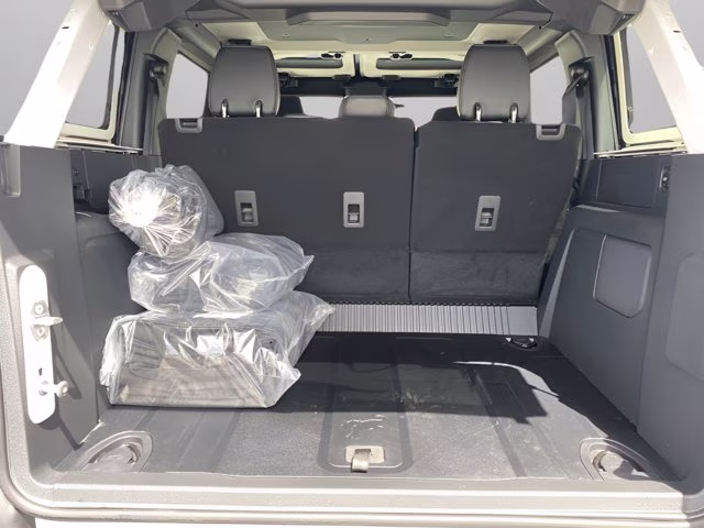 2026 Oxford White Ford Bronco Badlands 4X4 Convertible
