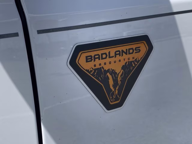 2026 Oxford White Ford Bronco Badlands 4X4 Convertible