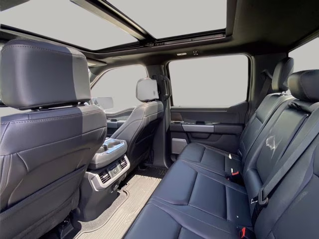 2026 Avalanche Ford F-150 LARIAT 4X4 Truck