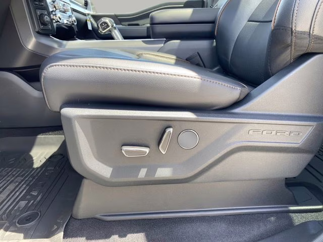 2026 Avalanche Ford F-150 LARIAT 4X4 Truck