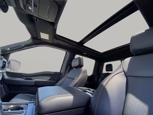 2026 Avalanche Ford F-150 LARIAT 4X4 Truck