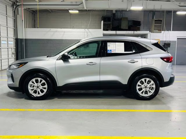2023 Silver Metallic Ford Escape Hybrid Active FWD SUV