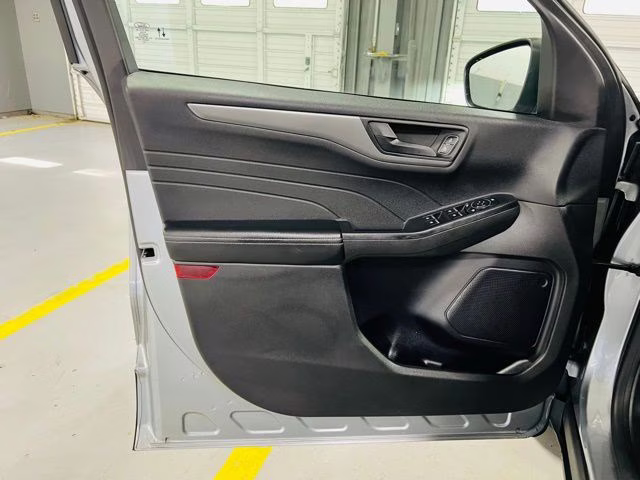 2023 Silver Metallic Ford Escape Hybrid Active FWD SUV