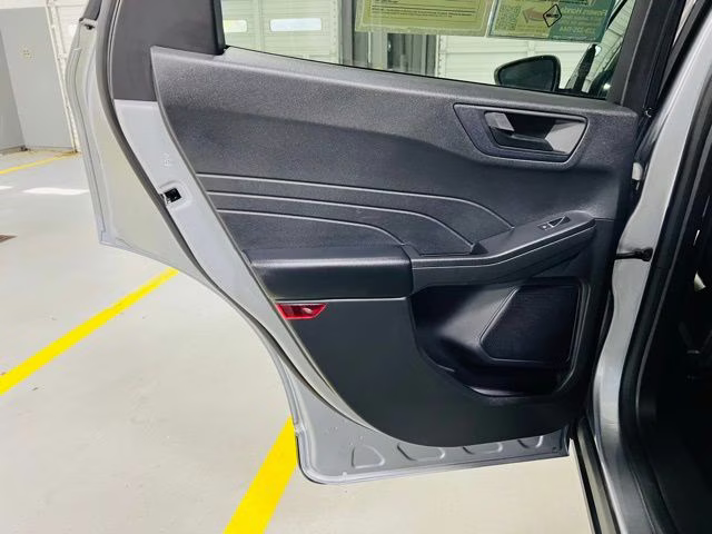 2023 Silver Metallic Ford Escape Hybrid Active FWD SUV