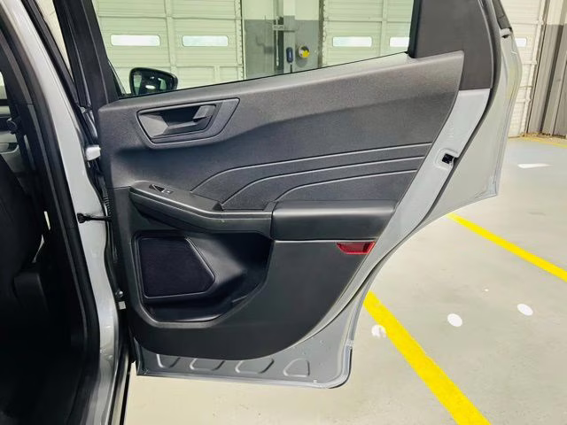 2023 Silver Metallic Ford Escape Hybrid Active FWD SUV