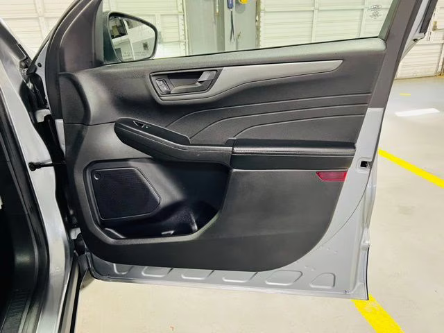 2023 Silver Metallic Ford Escape Hybrid Active FWD SUV