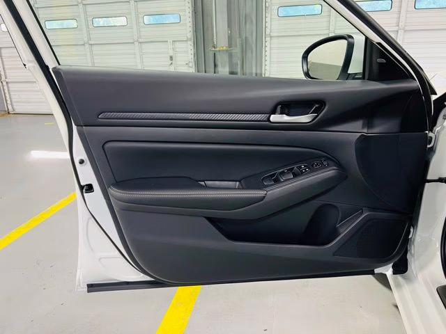 2025 Pearl White Tricoat Nissan Altima 2.5 SV FWD Sedan