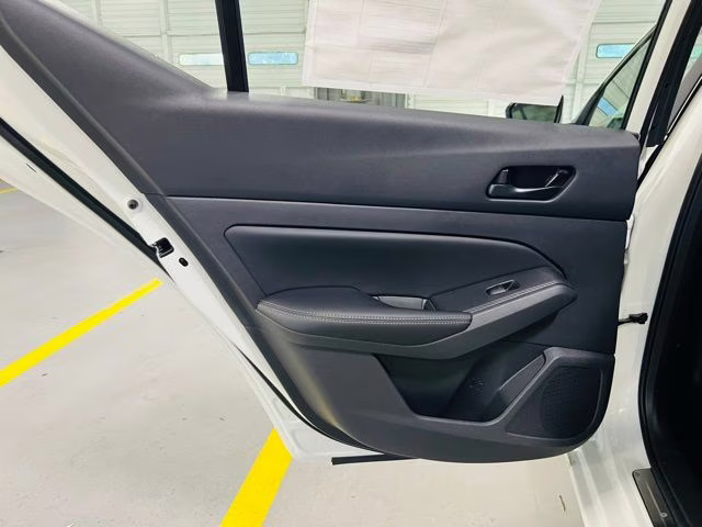 2025 Pearl White Tricoat Nissan Altima 2.5 SV FWD Sedan