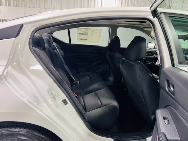 2025 Pearl White Tricoat Nissan Altima 2.5 SV FWD Sedan