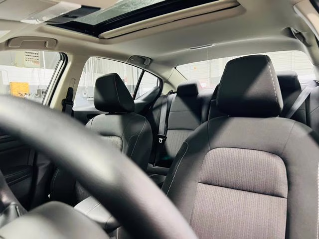 2025 Pearl White Tricoat Nissan Altima 2.5 SV FWD Sedan