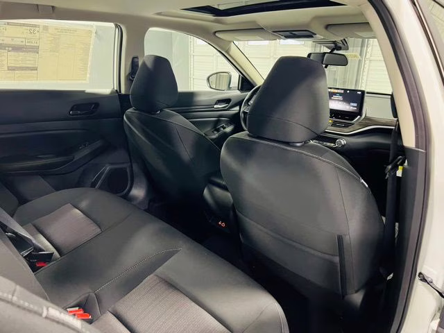 2025 Pearl White Tricoat Nissan Altima 2.5 SV FWD Sedan