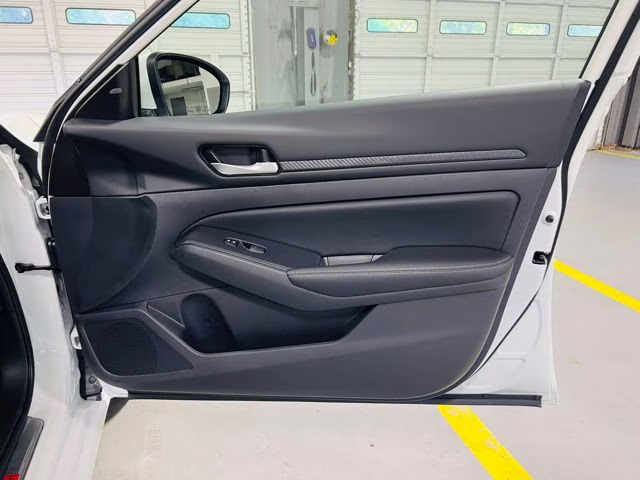 2025 Pearl White Tricoat Nissan Altima 2.5 SV FWD Sedan