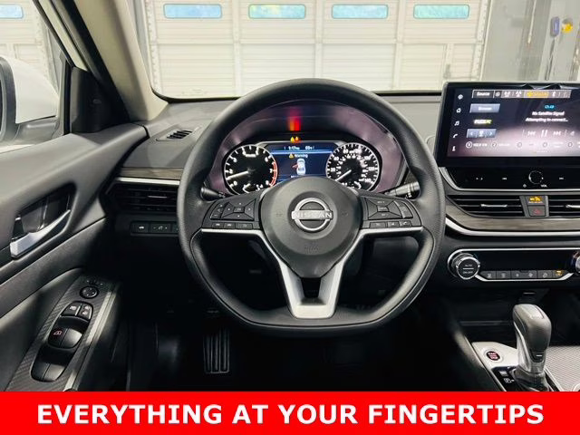 2025 Pearl White Tricoat Nissan Altima 2.5 SV FWD Sedan