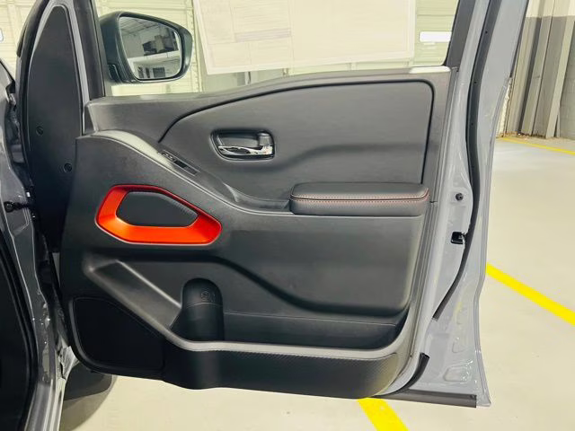 2025 Boulder Gray Pearl Nissan Frontier PRO-4X 4X4 Truck