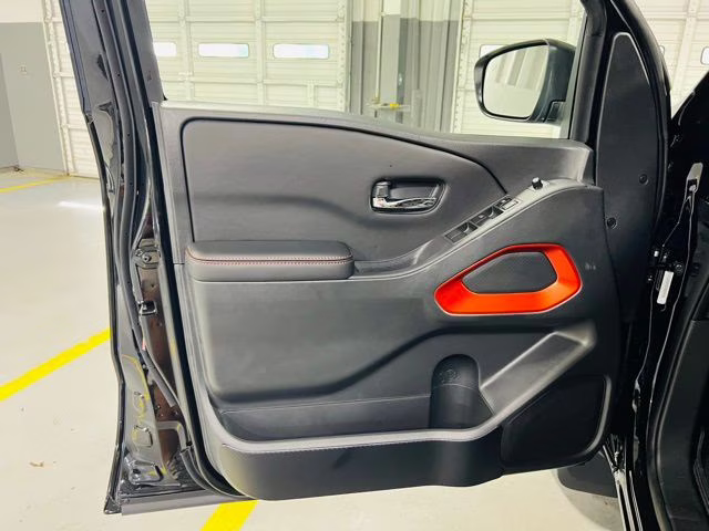 2025 Super Black Nissan Frontier PRO-4X 4X4 Truck