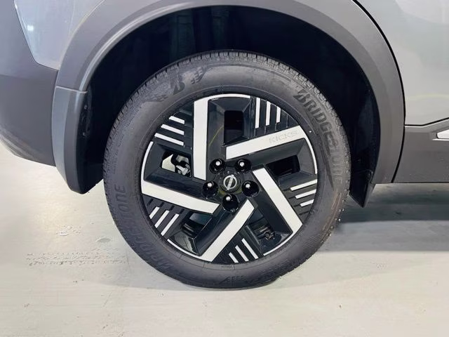 2026 Gun Metallic/Super Black Nissan Kicks SV FWD SUV