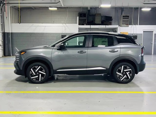 2026 Gun Metallic/Super Black Nissan Kicks SV FWD SUV