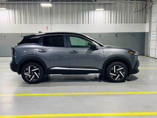 2026 Gun Metallic/Super Black Nissan Kicks SV FWD SUV