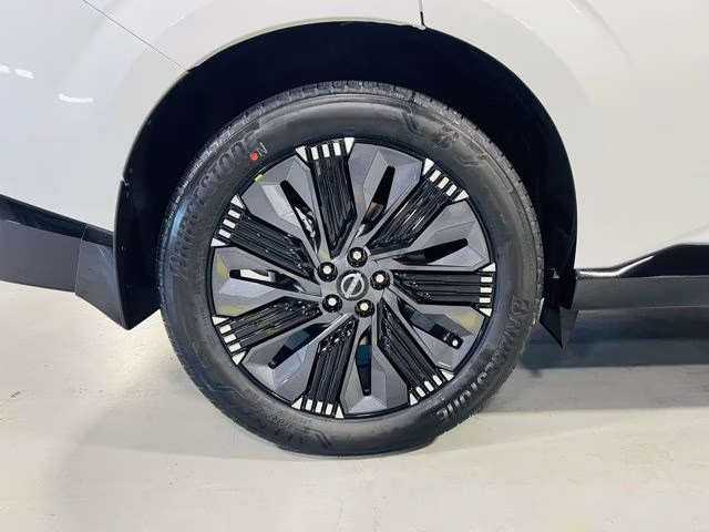 2026 Everest White Pearl/Black Nissan Murano Platinum AWD SUV