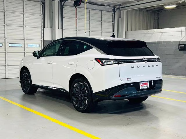 2026 Everest White Pearl/Black Nissan Murano Platinum AWD SUV