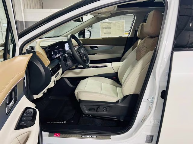 2026 Everest White Pearl/Black Nissan Murano Platinum AWD SUV