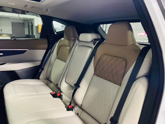 2026 Everest White Pearl/Black Nissan Murano Platinum AWD SUV