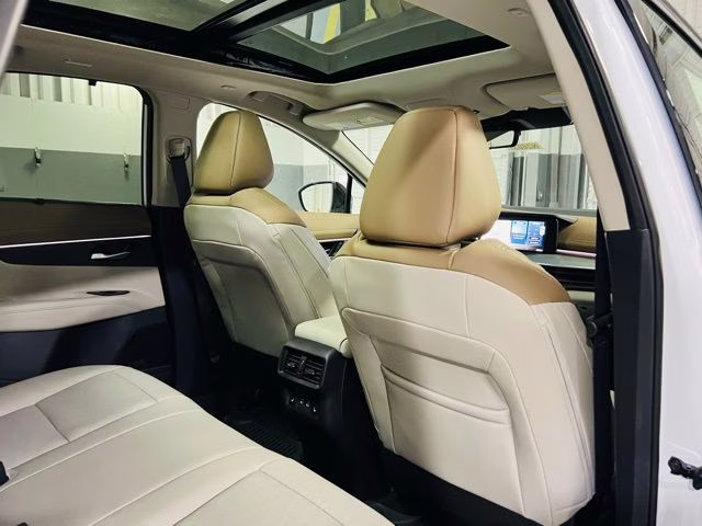 2026 Everest White Pearl/Black Nissan Murano Platinum AWD SUV