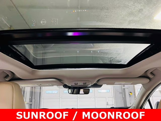 2026 Everest White Pearl/Black Nissan Murano Platinum AWD SUV