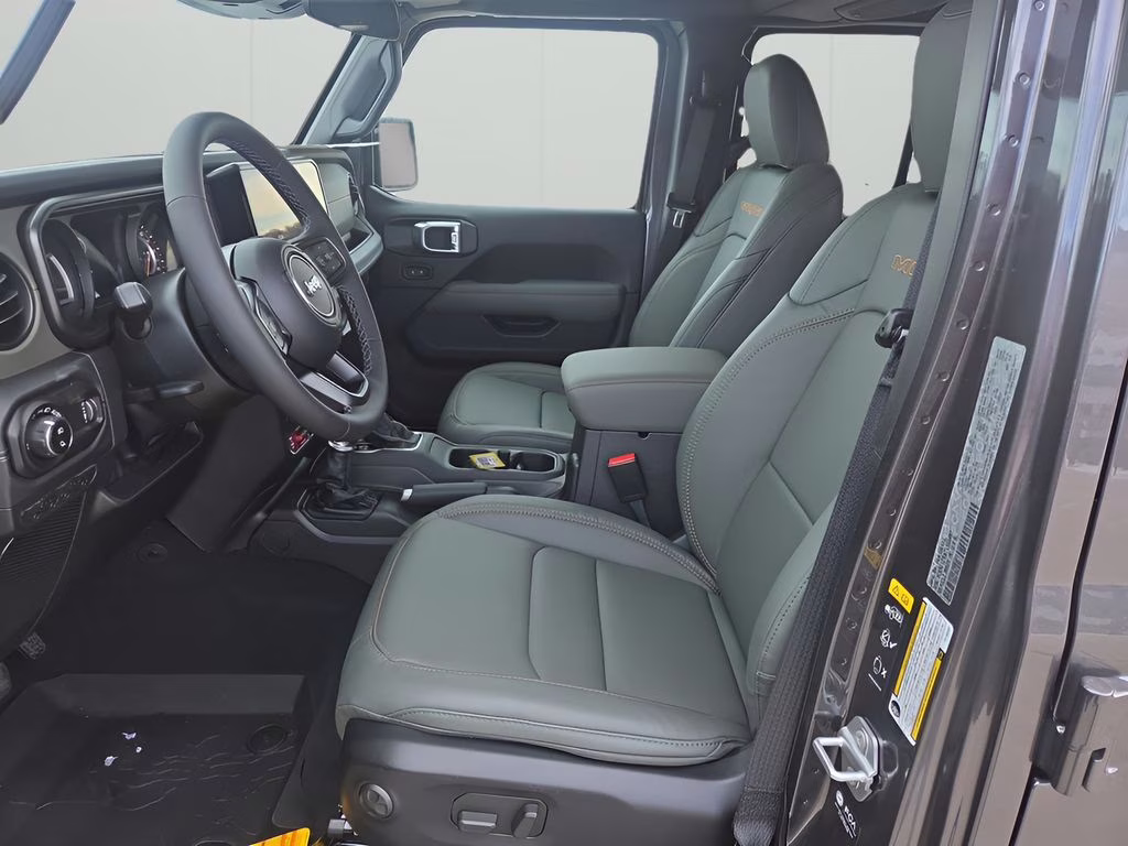 2026 Granite Crystal Metallic Clearcoat Jeep Gladiator Mojave 4X4 Truck