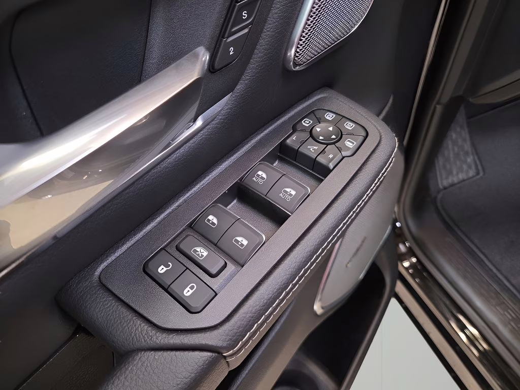 2026 Diamond Black Crystal Pearlcoat Ram 1500 Laramie 4X4 Truck