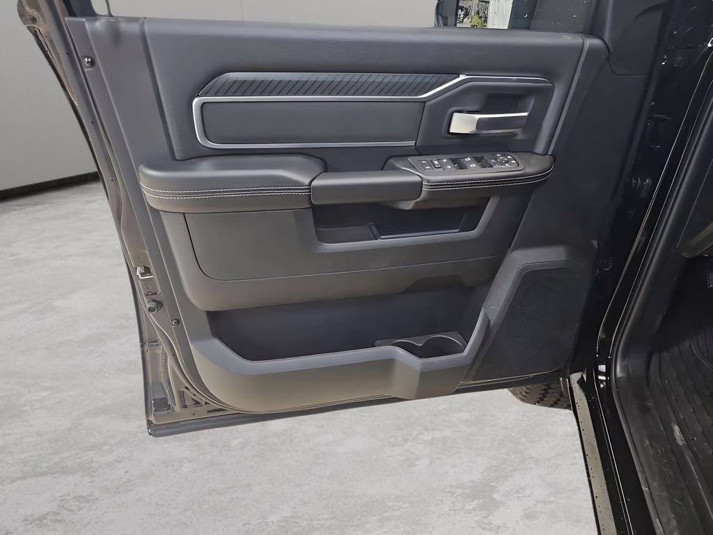 2026 Diamond Black Crystal Pearlcoat Ram 3500 Big Horn 4X4 Truck