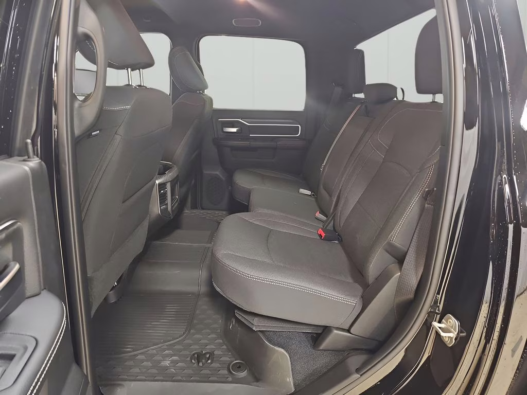 2026 Diamond Black Crystal Pearlcoat Ram 3500 Big Horn 4X4 Truck