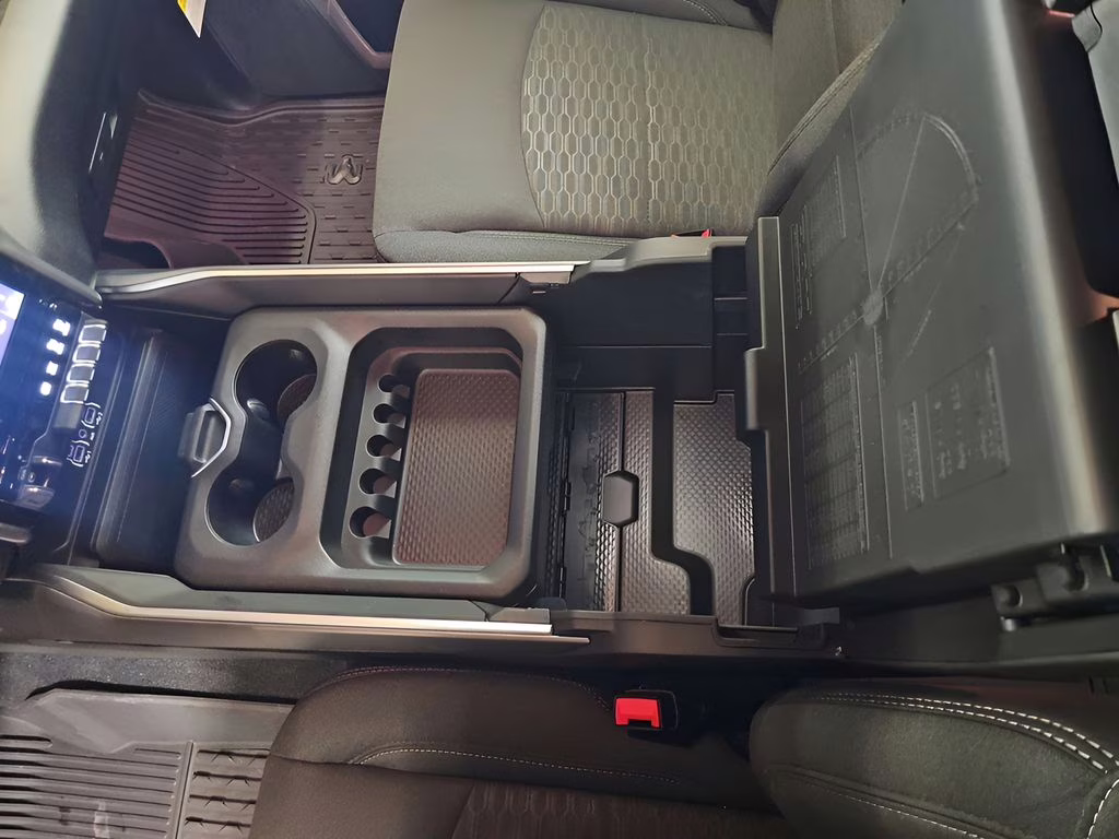 2026 Diamond Black Crystal Pearlcoat Ram 3500 Big Horn 4X4 Truck