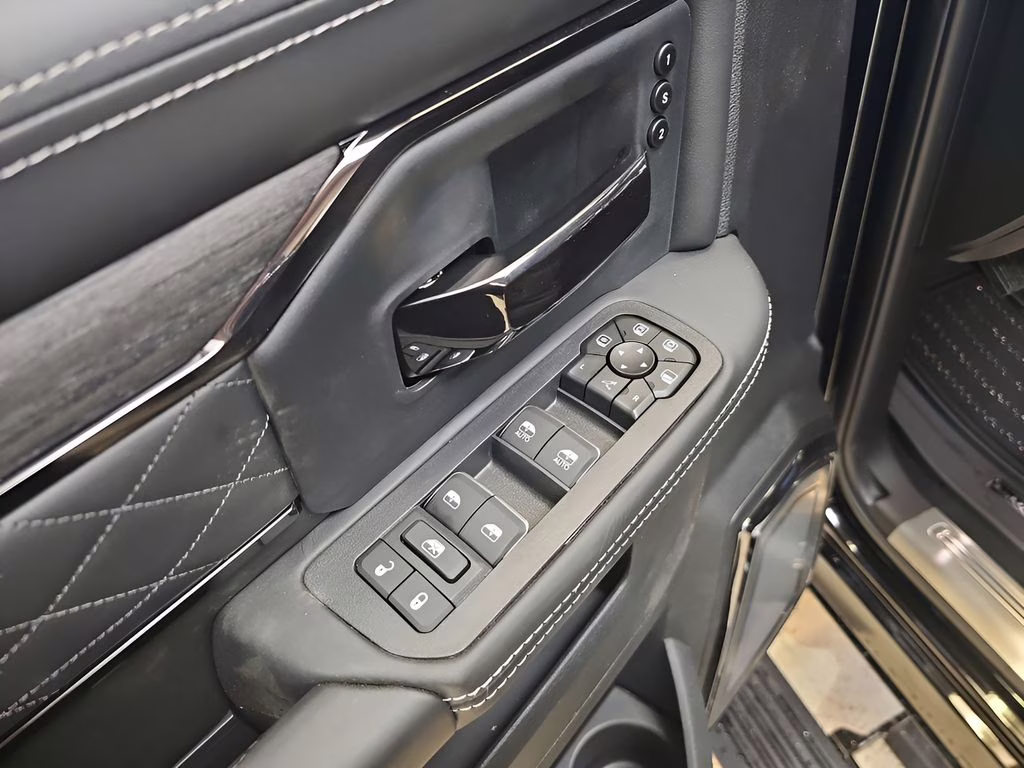 2026 Diamond Black Crystal Pearlcoat Ram 3500 Limited 4X4 Truck