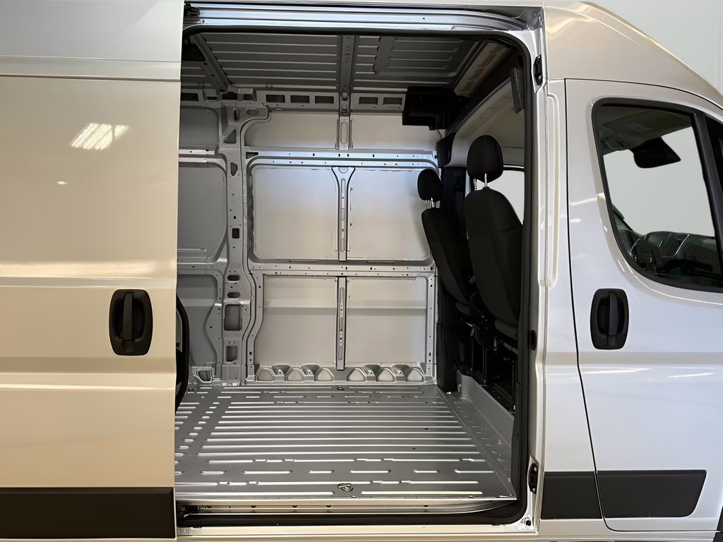2025 Bright Silver Clearcoat Metallic Ram ProMaster 1500 High Roof FWD Van