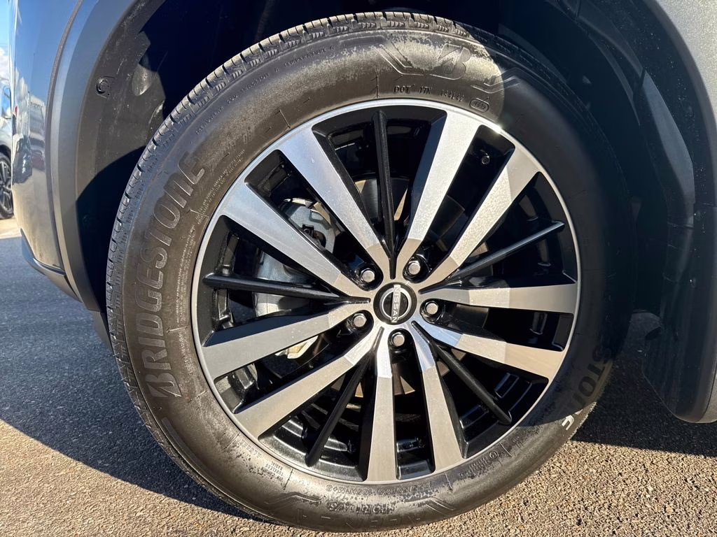 2025 Gun Metallic Nissan Pathfinder Platinum 4X4 SUV