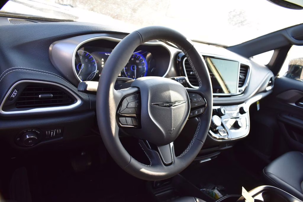 2026 Silver Mist Clearcoat Chrysler Pacifica Select AWD Van