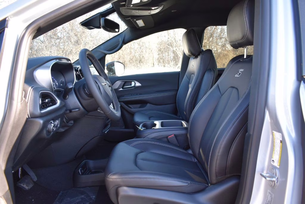 2026 Silver Mist Clearcoat Chrysler Pacifica Select AWD Van