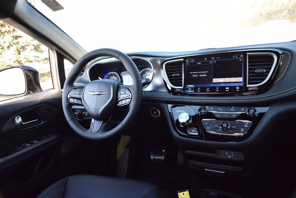 2026 Silver Mist Clearcoat Chrysler Pacifica Select AWD Van