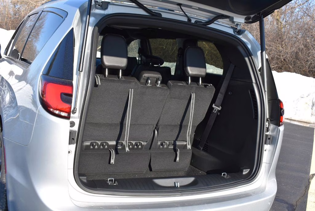 2026 Silver Mist Clearcoat Chrysler Pacifica Select AWD Van