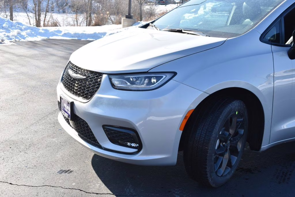 2026 Silver Mist Clearcoat Chrysler Pacifica Select AWD Van